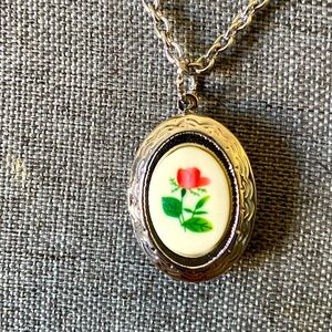 NEW OVAL ROSE LOCKET PENDANT NECKLACE